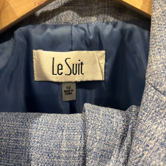 Summer Suit - Picture 4 of 5